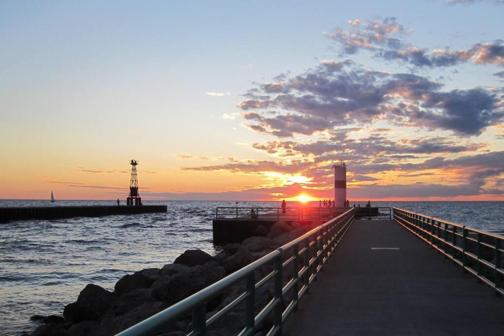 Cozy Cottage Just Minutes From Lake Michigan! Pentwater Exterior photo