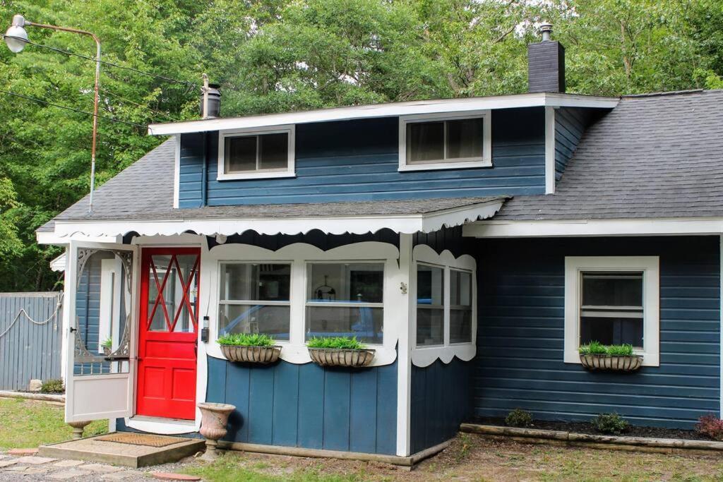 Cozy Cottage Just Minutes From Lake Michigan! Pentwater Exterior photo